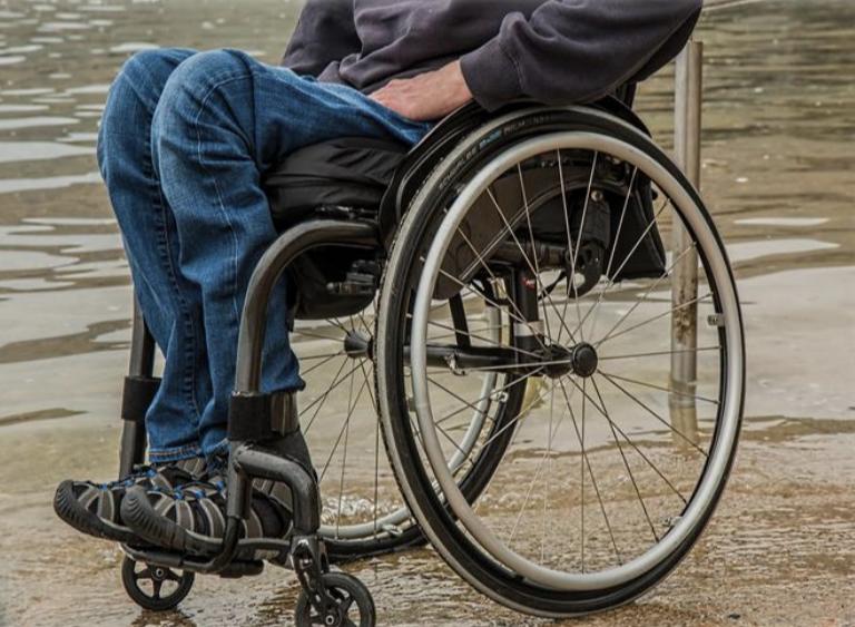 An individual with a SCI in a wheelchair